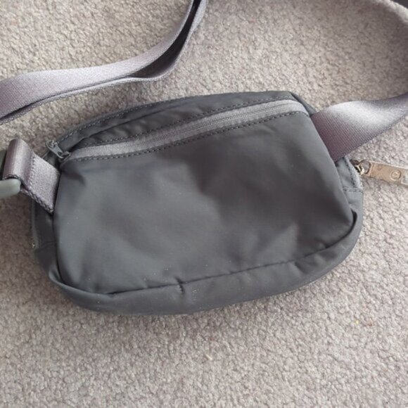 Lululemon Everywhere Belt Bag Gray Grey - Picture 4 of 11